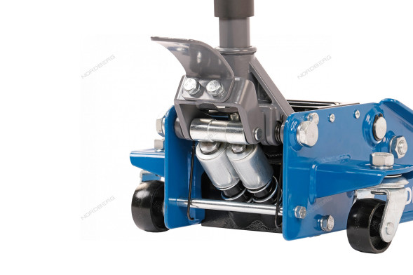 Домкрат подкатной NORDBERG N32032 cо сверхнизким подхватом и педалью