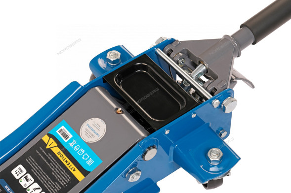 Домкрат подкатной NORDBERG N32032 cо сверхнизким подхватом и педалью