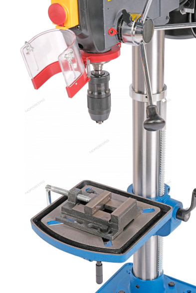Станок сверлильный NORDBERG ND1667 (600 Вт, 16 мм, 12 скоростей, тиски)