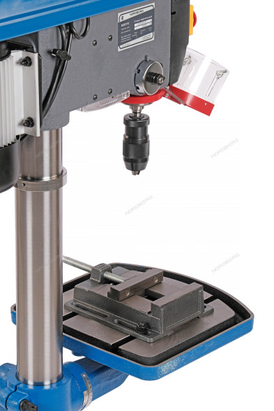 Станок сверлильный NORDBERG ND25118 (1100 Вт, 25 мм, 16 скоростей, тиски)