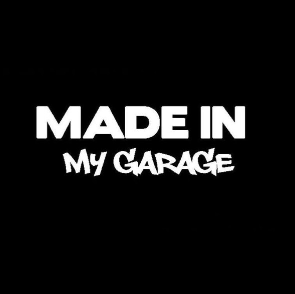 Наклейка &quot;MADE IN my garage&quot;  18x6см.  Белый