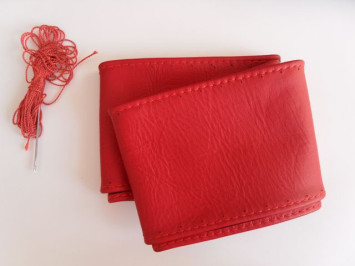 Оплетка  на руль кожан.  &quot;М&quot; 37-39см с одним швом  (красная)