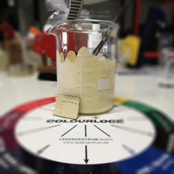 Краска для кожи COLOURLOCK вишнево-красный Lederfarbe kirschrot 1000 мл LZ-224486