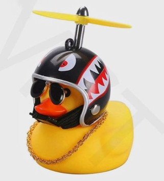 Игрушка на торпедо &quot;УТКА&quot;  9см*7,5см (чёрный шлем)