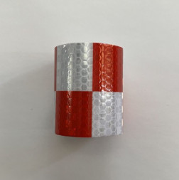 Отражатель лента на липкой основе 300см x 5см самоклей. бело-красный (шашки)