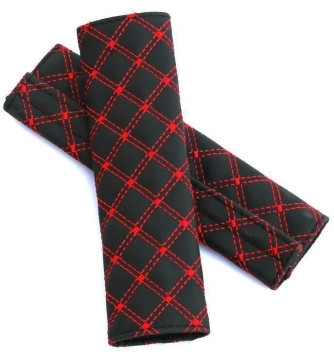 Накладка на ремень безопасности  экокожа черная с красной строчкой  (2шт.)