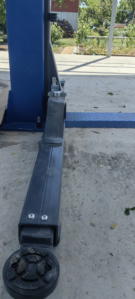 Подъемник двухстоечный APO-40C с нижней синхронизацией