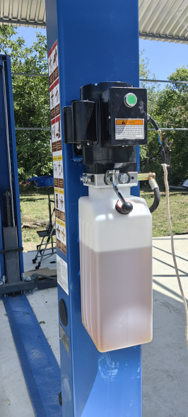 Подъемник двухстоечный APO-40C с нижней синхронизацией