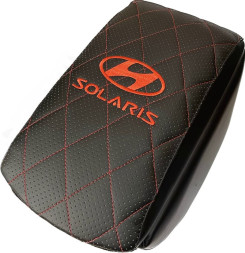 Подлокотник мод. Hyundai Solaris II с 2017г.-  чёрный с красным логотипом SOLARIS