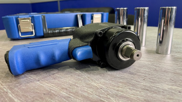 Пневмогайковерт ударный укороченный NORDBERG NP14075K в кейсе (1/2&quot;, 680 Нм)