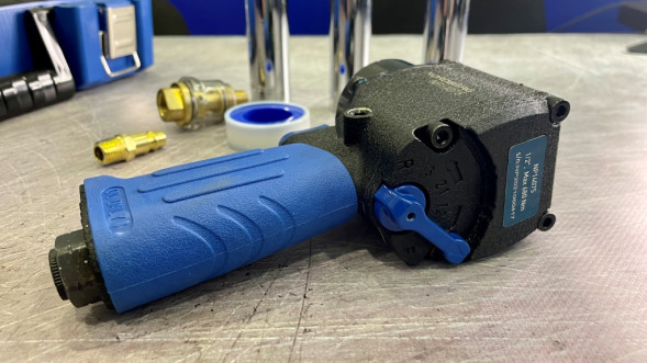 Пневмогайковерт ударный укороченный NORDBERG NP14075K в кейсе (1/2&quot;, 680 Нм)