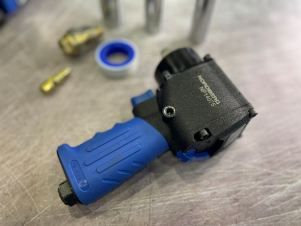 Пневмогайковерт ударный укороченный NORDBERG NP14075K в кейсе (1/2&quot;, 680 Нм)