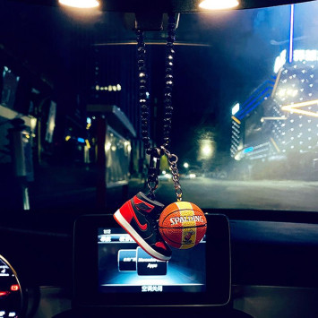 Подвески на зеркало заднего вида мяч бейсбольный + кед красный