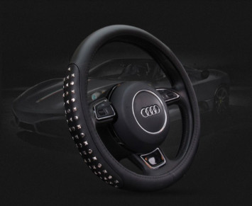 Оплетка на руль Carlife М черная с шипами