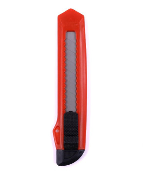 RedMark  Нож технический пластиковый корпус 18 мм, со сменным лезвием