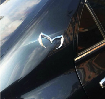 Наклейка 3D   Mazda ласточка (12x7,5см)  Хром