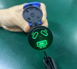 Врезное зарядное устройство USB 1USB QC 3.0 + 2 Type-C зеленый