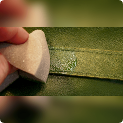 Готовая краска с закрепителем для кожи Оливковый цвет F007 150 мл COLOURLOCK LZ-11008-F007