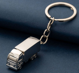 Брелок  "Грузовик" карабин (1 кольцо)  хром