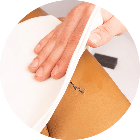 COLОбезжириватель и Пятновыводитель  с поверхностей кожи пластика COLOURLOCK Entfetter, 150 мл. LZ-29019-DE-150