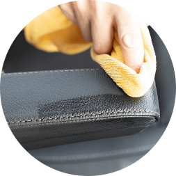 COLОбезжириватель и Пятновыводитель  с поверхностей кожи пластика COLOURLOCK Entfetter, 150 мл. LZ-29019-DE-150