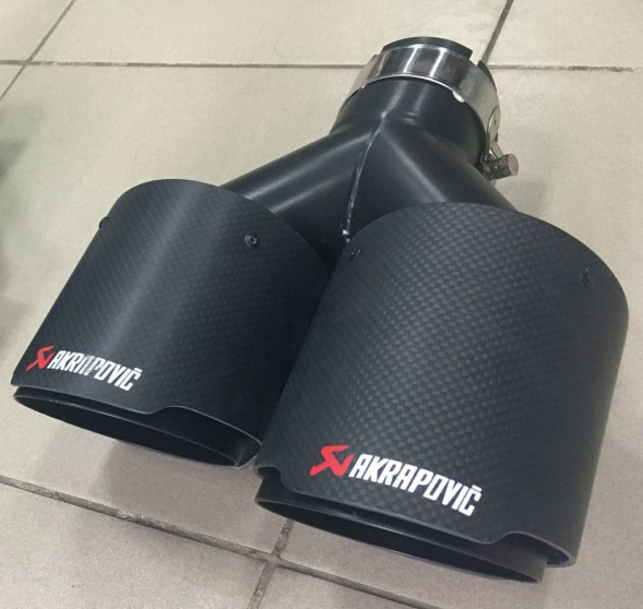 Насадка на глушитель  Akrapovic двойной (диаметр входа: d=76мм, диаметр насадки: d=101мм) Карбон